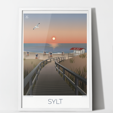 Sunset Westküste ist ein Sylt Poster für alle, die Sonnenuntergänge auf der Insel lieben. Warme Farben, Strandkörbe und Dünen der Sylter Westküste machen aus diesem Poster ein Stück Sylt für dein Zuhause.